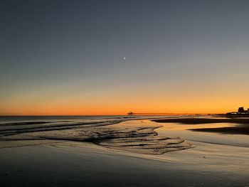 Sun shining its rays over the ocean horizon