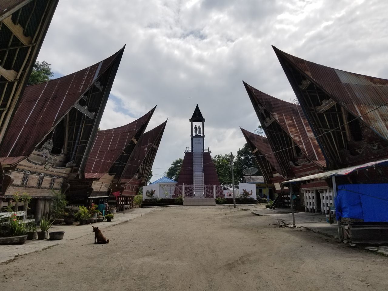 BUILDINGS IN CITY AGAINST SKY