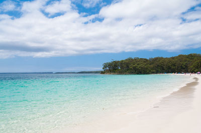 Beautiful australian tropical beach with white sand and turquoise water. jervis bay, australia