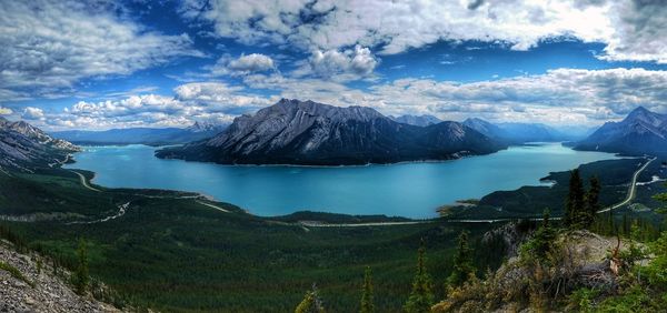 Panoramic view of lake and mountains against sky