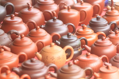 The pottery pot contains tea flavor because of its dense texture and unique pore structure