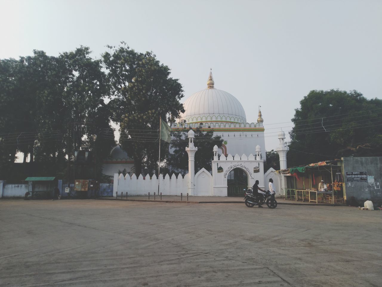 VIEW OF BUILDINGS IN CITY