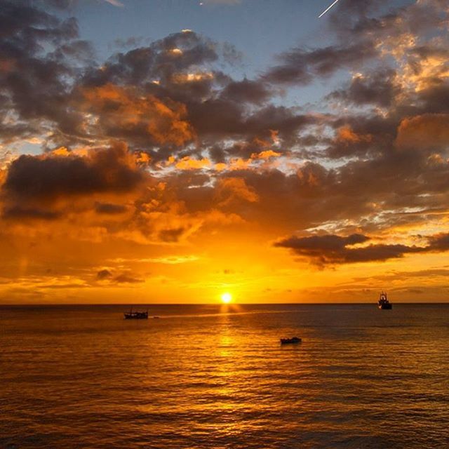 sunset, sea, horizon over water, water, orange color, sky, scenics, beauty in nature, sun, tranquil scene, tranquility, waterfront, idyllic, cloud - sky, nautical vessel, nature, cloud, reflection, dramatic sky, boat