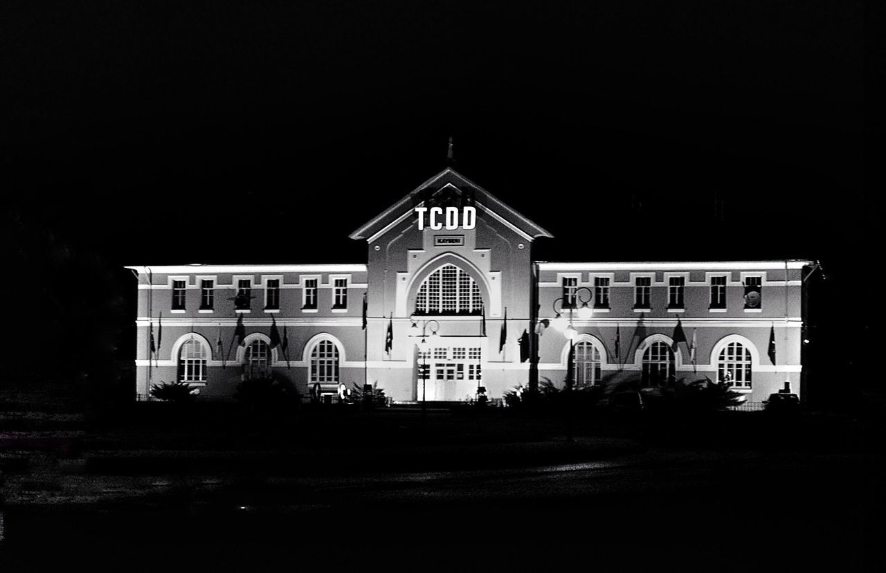 architecture, built structure, building exterior, night, facade, clear sky, arch, history, copy space, illuminated, window, exterior, building, low angle view, sky, outdoors, dark, old, travel destinations, entrance