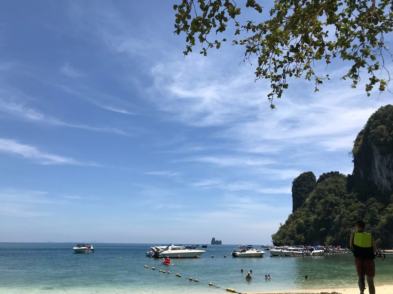 BOATS IN SEA AGAINST SKY