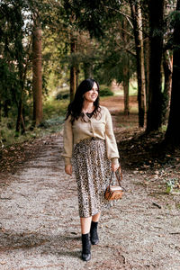 Full length portrait of beautiful young woman in fall clothes, nature, autumn, fashion.