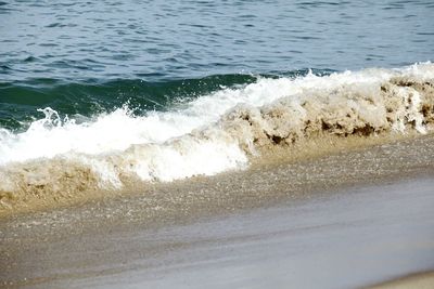 Waves splashing in sea