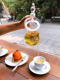 Orange cake with tea