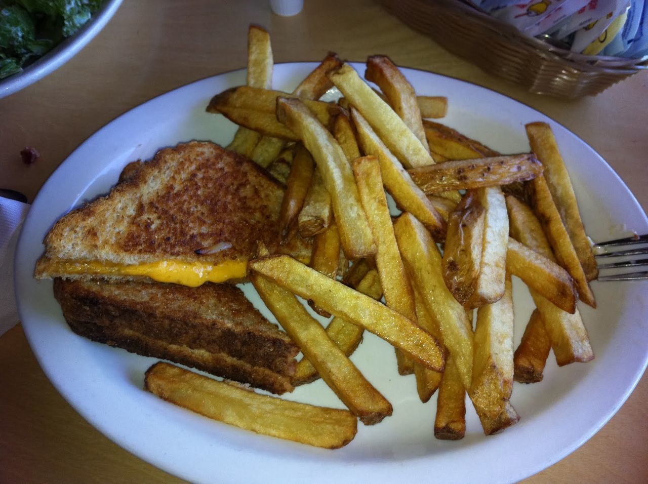 CLOSE-UP OF MEAT AND FRIES IN PLATE