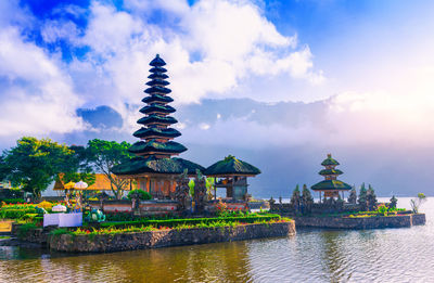 Pura ulun danu bratan temple,bratan lake in bali,indonesia