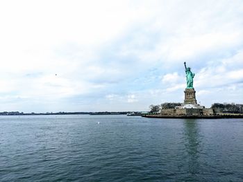 Statue of building against cloudy sky