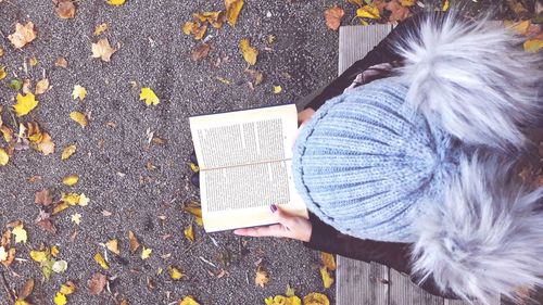 Close-up of woman hand with autumn leaves