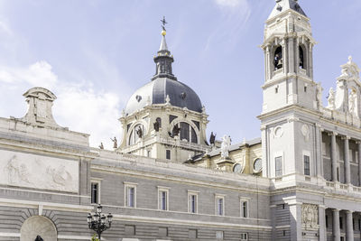 Royal palace of madrid against sky