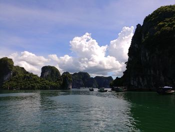 Lovely boat trip at halong bay