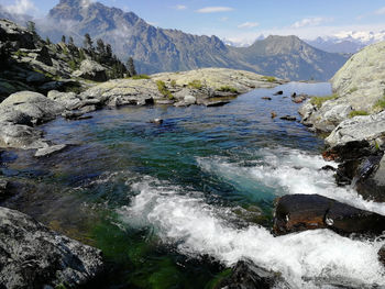 Lakeview with rocks and mountains