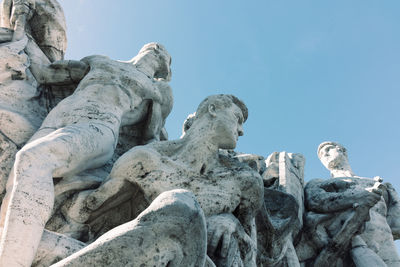 Statue at ponte vittorio emanuele ii, roma