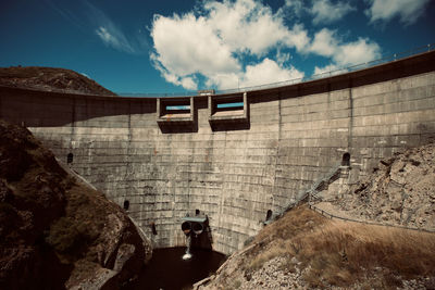 Concrete wall of an reservoir