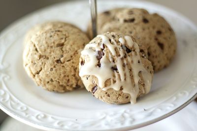 Close-up of peanut butter on cookies on cakestand