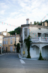 Road leading towards buildings in city