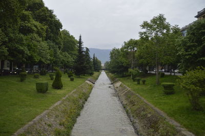 Lana river separated from boulevards by nature
