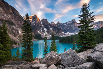 Panoramic view of lake and mountains against sky