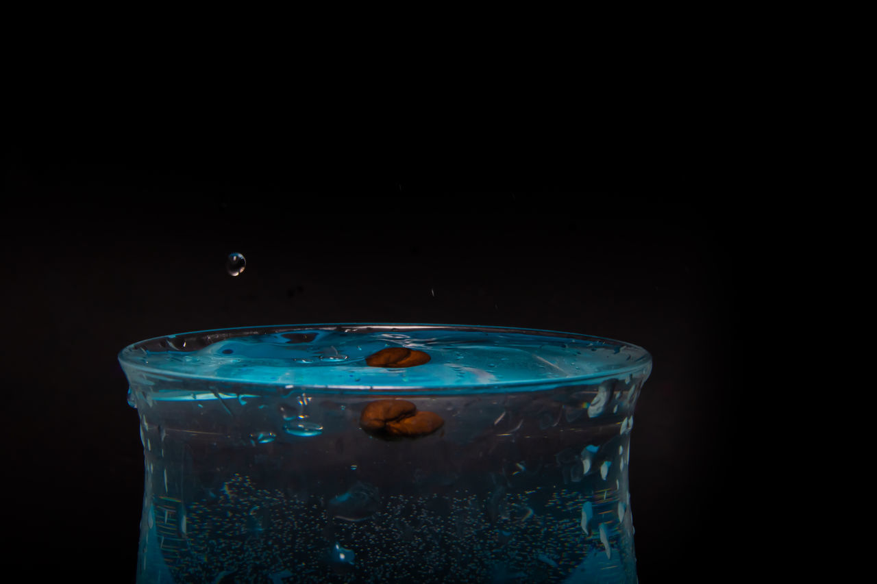 CLOSE-UP OF DRINK IN GLASS