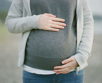 Midsection of a woman wearing hat