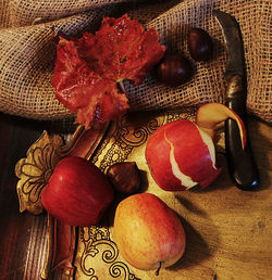 Close-up of bread on cutting board