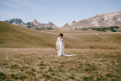 Full length of woman standing on field