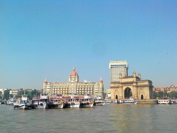 Taj mahal hotel in front of sea against clear sky