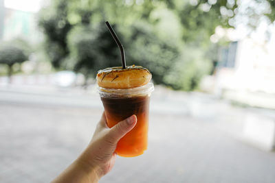 Close-up of hand holding coffee cup