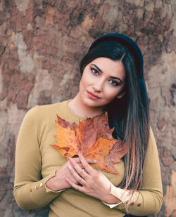 Portrait of a beautiful young woman in autumn