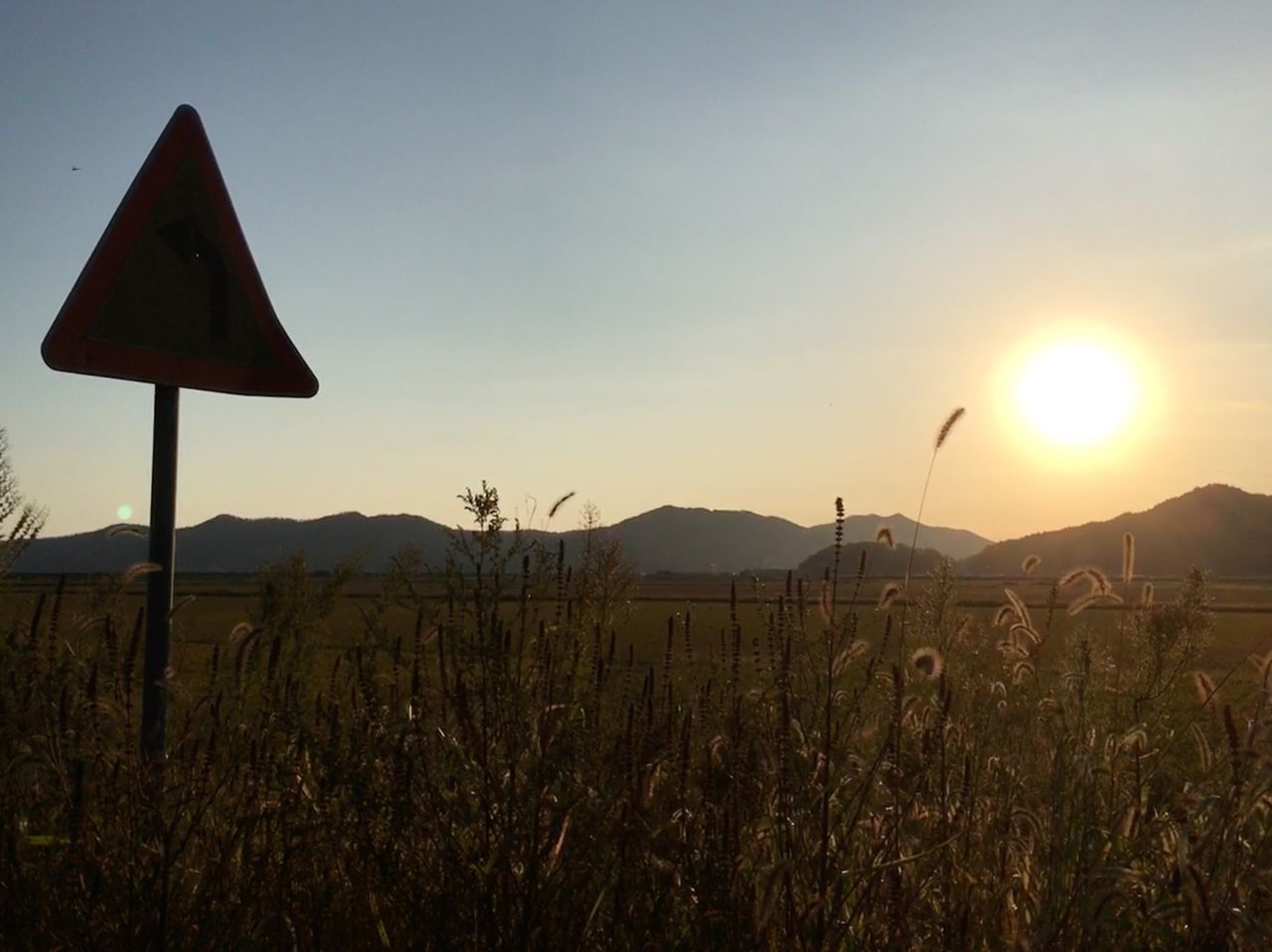 sunset, sun, nature, tranquil scene, no people, scenics, sky, landscape, beauty in nature, outdoors, mountain, field, tranquility, sunlight, clear sky, growth, day, grass