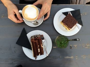 Close-up of hand holding coffee cup