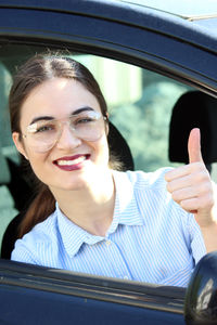 Portrait of a smiling young woman