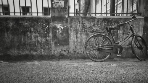 Parked bicycle against the wall