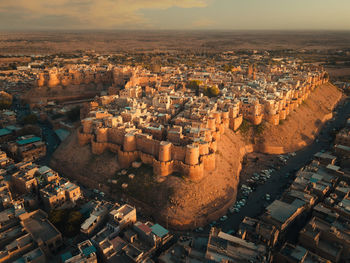 A landscape view of the jaisalmer fort situated in rajasthan. aerial view of forts in india.