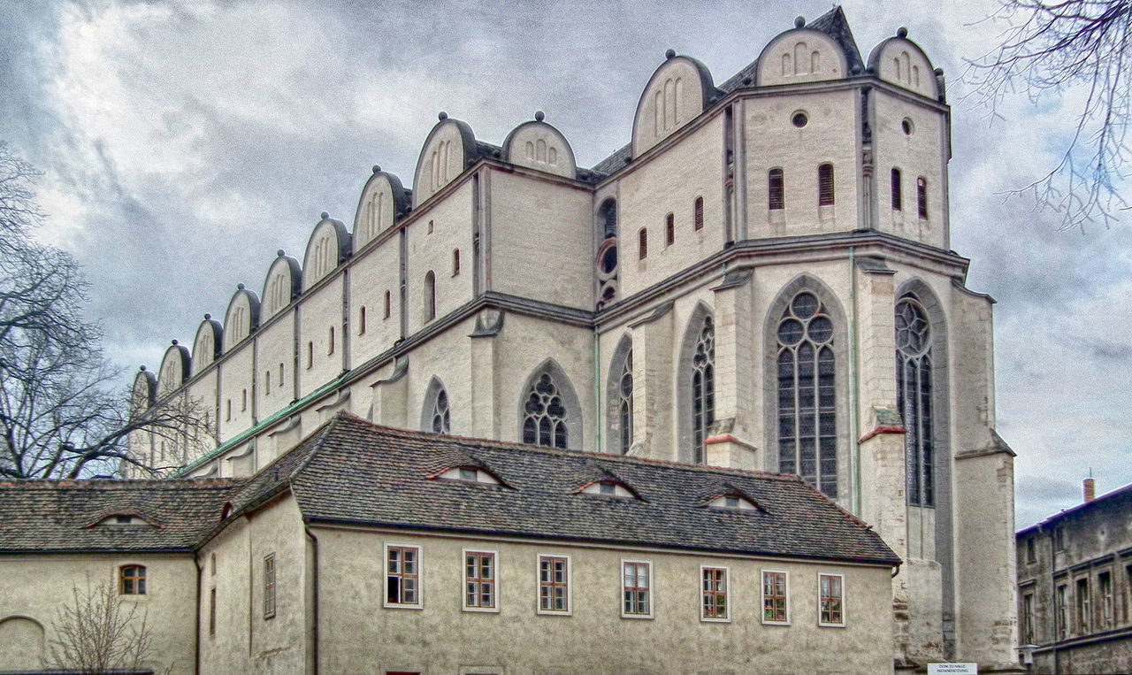 LOW ANGLE VIEW OF CATHEDRAL AGAINST SKY