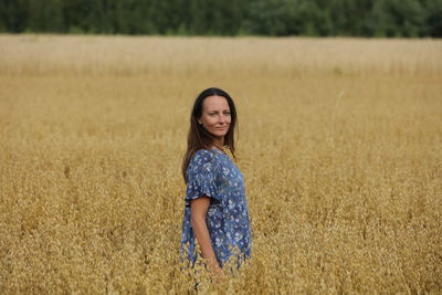 Portrait of a smiling young woman on field