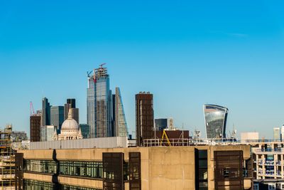 Cityscape of the city of london. high angle view a sunny day at sunset