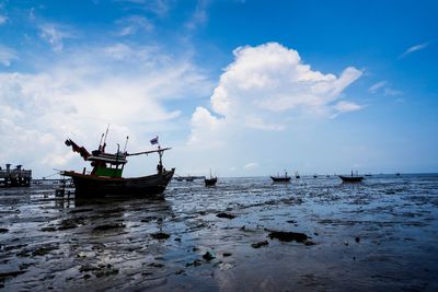 Fishing boats in sea against sky