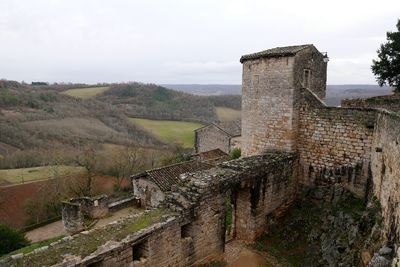 Old ruins of fort against sky