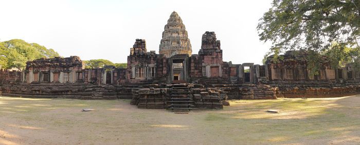 Old temple building against sky