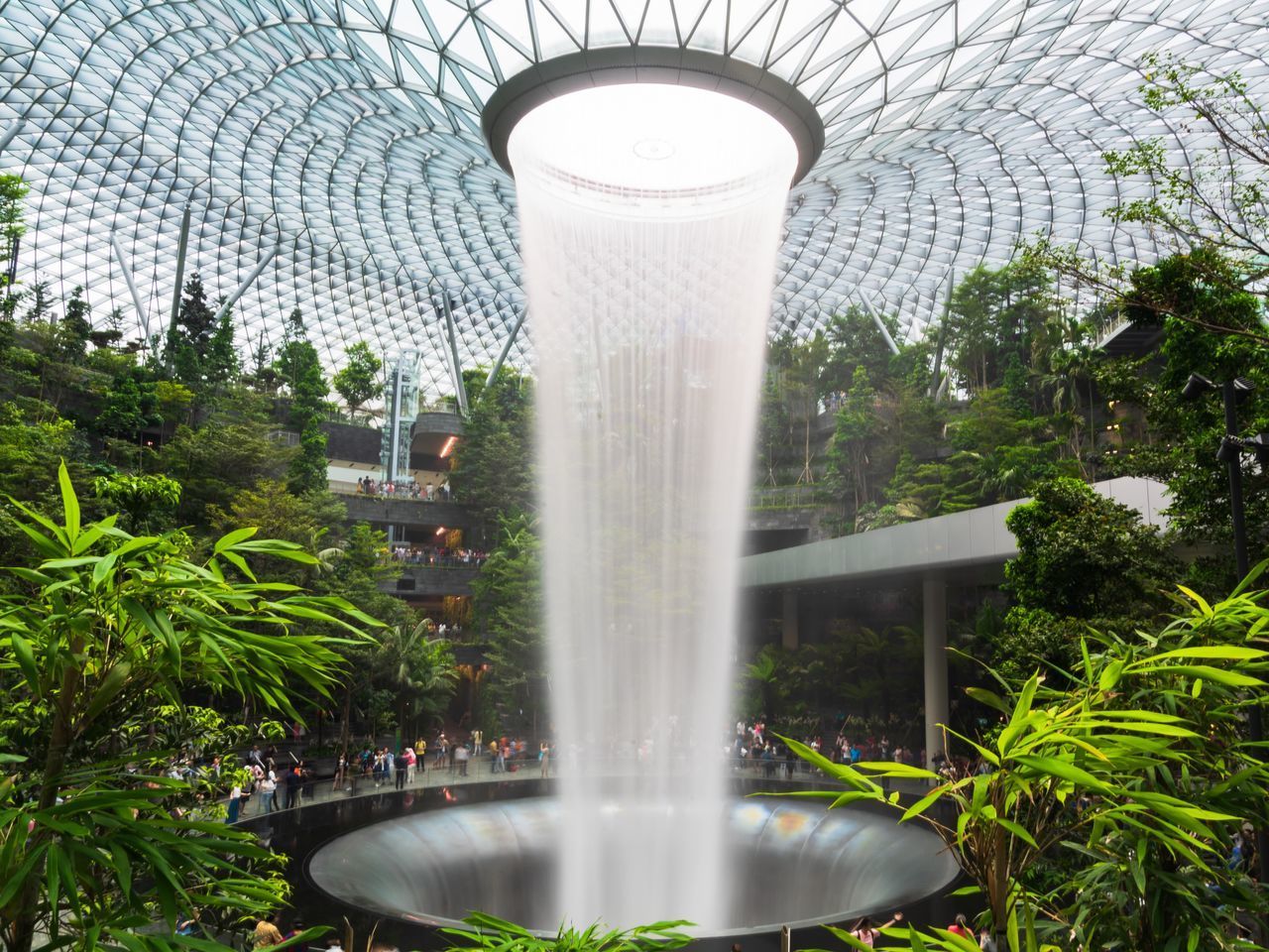 VIEW OF FOUNTAIN IN PARK