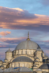 Turkey istanbul eminönü the roof top of the new mosque at sunset . 