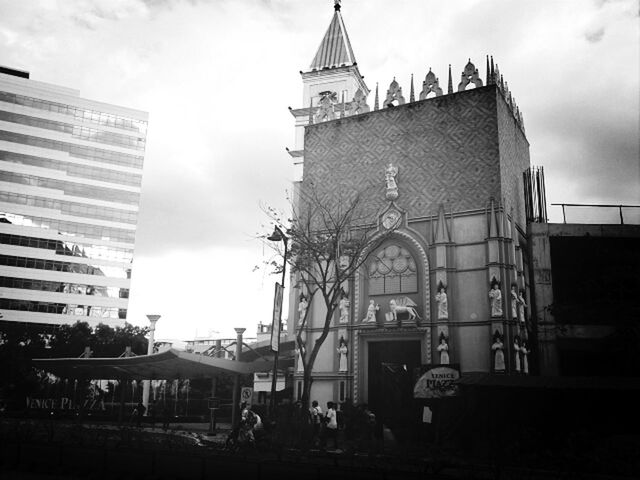 building exterior, architecture, built structure, church, religion, sky, place of worship, spirituality, cloud - sky, cathedral, low angle view, tower, city, day, cloud, dome, facade, cloudy