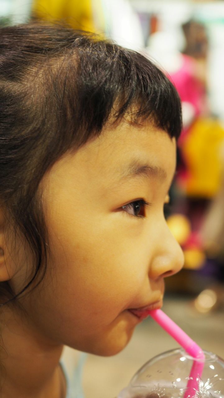 headshot, focus on foreground, childhood, person, close-up, elementary age, innocence, lifestyles, cute, indoors, boys, leisure activity, head and shoulders, girls, portrait, looking at camera, human face