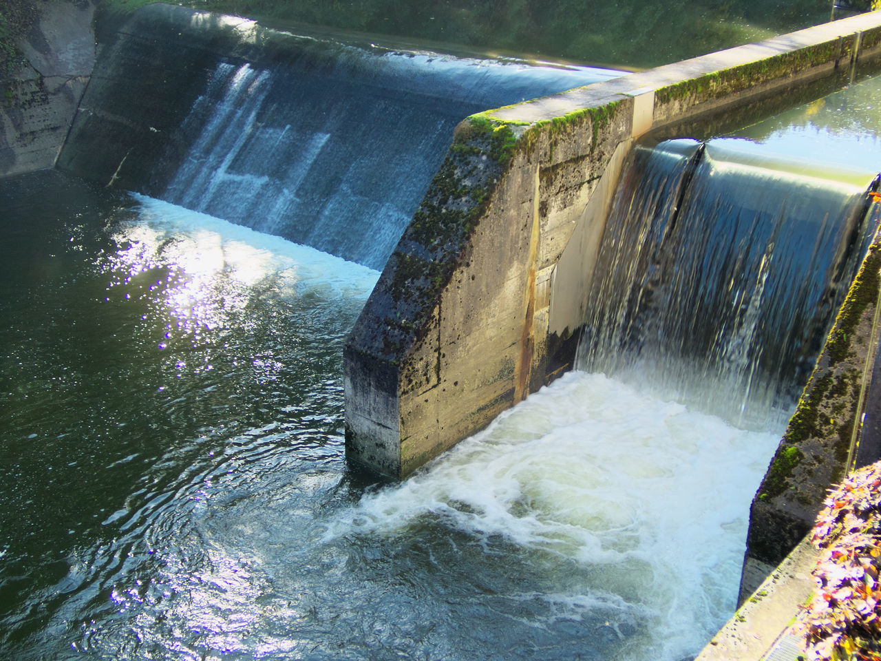 HIGH ANGLE VIEW OF DAM