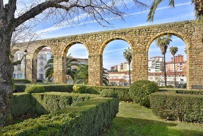 Arch bridge against sky. acueducto siglo xvi