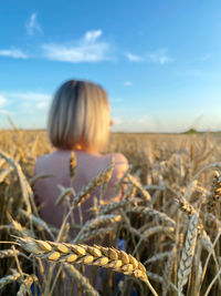 Rear view of young woman in the field